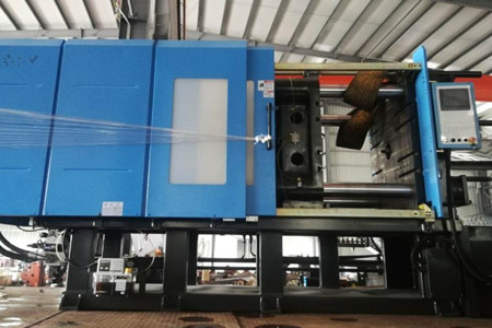 果筐注塑机厂家如何保证设备性能的一致性和稳定性?